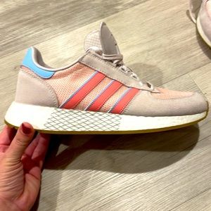 Adidas Sneakers